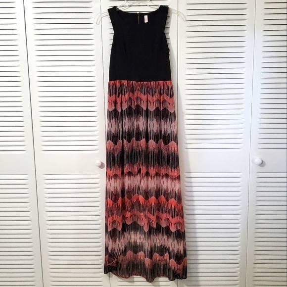 Xhilaration Dresses & Skirts - Xhilaration black pink chevron dress size s